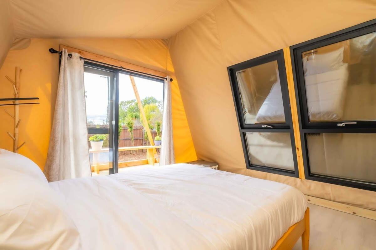 Glamping In The Urban Hotel Glendora Exterior photo
